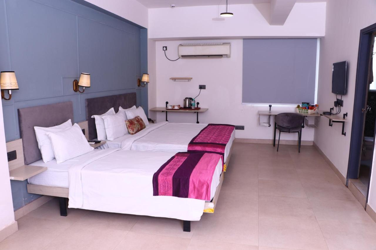 Virohaa Garden Hotel Ghaziabad Exterior photo
