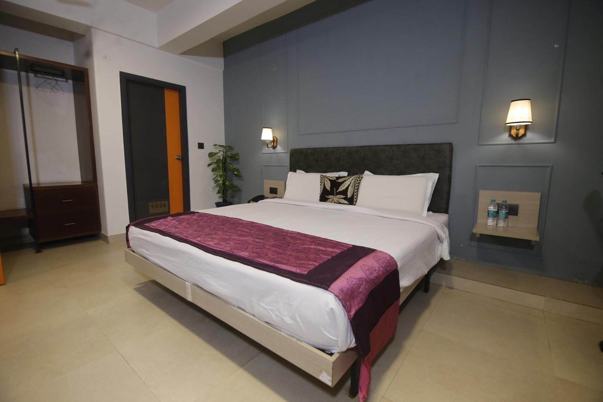 Virohaa Garden Hotel Ghaziabad Exterior photo